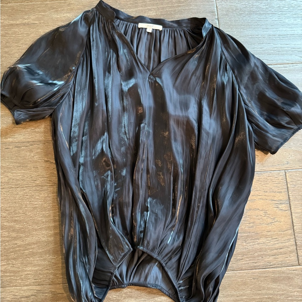 Rhié Iridescent Short Sleeved Blouse
